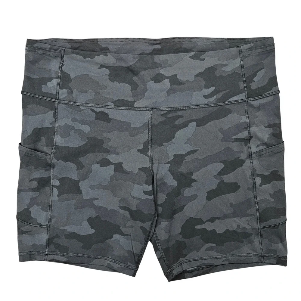 Lululemon Fast and Free Shorts Womens 16 Gray Camo 8 Inch Inseam Yoga Athleisure